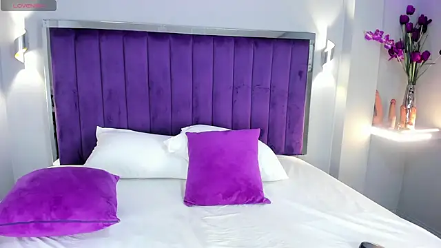 ElaraDusk online show from 10/25/25, 04:31