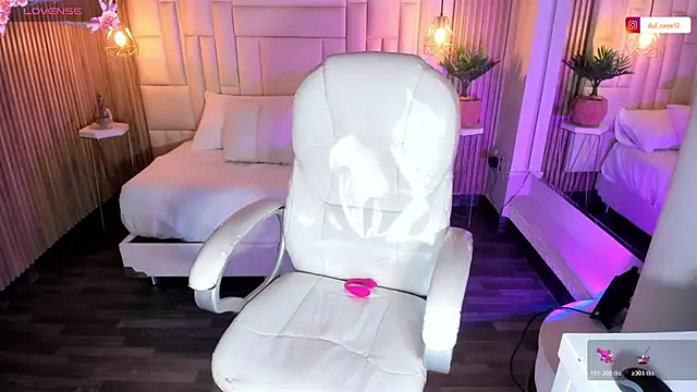 Snapshot of DulceGreem chatting on 11/13/25, 11:53 DulceGreem online show from 11/13/25, 11:53