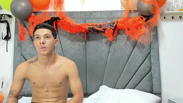 ZafiroAndFlynn online show from 10/26/25, 08:48