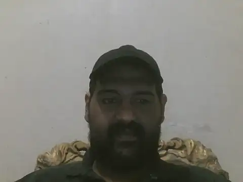 Snapshot of elpoop7305 chatting on 09/21/25, 10:33 elpoop7305 online show from 09/21/25, 10:33