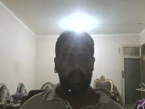 Snapshot of elpoop7305 chatting on 10/13/25, 11:32 elpoop7305 online show from 10/13/25, 11:32