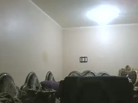 Snapshot of elpoop7305 chatting on 10/14/25, 12:33 elpoop7305 online show from 10/14/25, 12:33