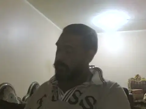 Snapshot of elpoop7305 chatting on 10/14/25, 09:37 elpoop7305 online show from 10/14/25, 09:37