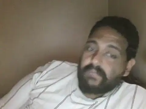 Snapshot of elpoop7305 chatting on 10/15/25, 02:28 elpoop7305 online show from 10/15/25, 02:28