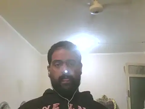 Snapshot of elpoop7305 chatting on 10/20/25, 11:32 elpoop7305 online show from 10/20/25, 11:32