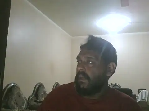 Snapshot of elpoop7305 chatting on 10/29/25, 11:50 elpoop7305 online show from 10/29/25, 11:50