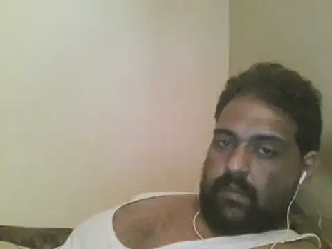 Snapshot of elpoop7305 chatting on 11/07/25, 01:11 elpoop7305 online show from 11/07/25, 01:11