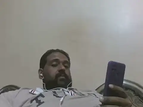 Snapshot of elpoop7305 chatting on 11/09/25, 10:57 elpoop7305 online show from 11/09/25, 10:57