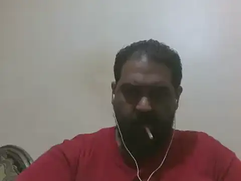 Snapshot of elpoop7305 chatting on 11/14/25, 12:26 elpoop7305 online show from 11/14/25, 12:26