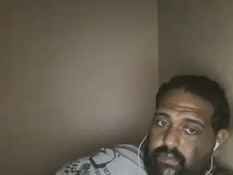 Snapshot of elpoop7305 chatting on 11/15/25, 02:13 elpoop7305 online show from 11/15/25, 02:13