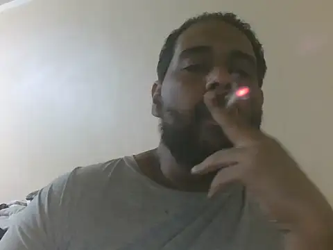 Snapshot of elpoop7305 chatting on 11/16/25, 10:04 elpoop7305 online show from 11/16/25, 10:04