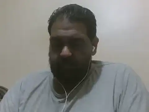 Snapshot of elpoop7305 chatting on 11/17/25, 11:38 elpoop7305 online show from 11/17/25, 11:38