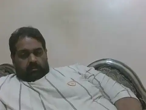 Snapshot of elpoop7305 chatting on 11/19/25, 11:43 elpoop7305 online show from 11/19/25, 11:43