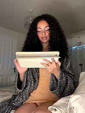 Snapshot of yasmingarcia chatting on 10/27/25, 11:03 yasmingarcia online show from 10/27/25, 11:03