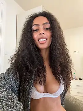 Snapshot of yasmingarcia chatting on 10/29/25, 11:01 yasmingarcia online show from 10/29/25, 11:01