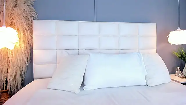 MiaVixen  online show from 11/21/25, 04:55