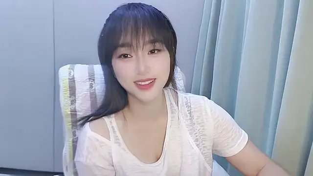 Snapshot of Honeysexy-1 chatting on 09/18/25, 12:18 Honeysexy-1 online show from 09/18/25, 12:18