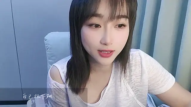 Snapshot of Honeysexy-1 chatting on 10/14/25, 03:57 Honeysexy-1 online show from 10/14/25, 03:57