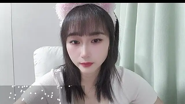 Snapshot of Honeysexy-1 chatting on 10/19/25, 12:28 Honeysexy-1 online show from 10/19/25, 12:28