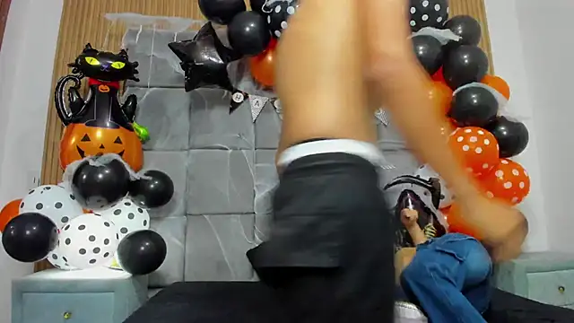 Snapshot of ChanellandMax chatting on 10/25/25, 07:30 ChanellandMax online show from 10/25/25, 07:30