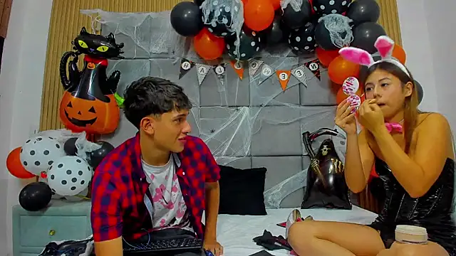 Snapshot of ChanellandMax chatting on 10/31/25, 02:29 ChanellandMax online show from 10/31/25, 02:29