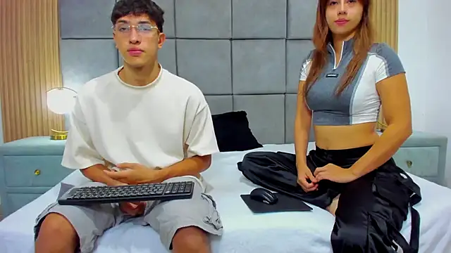 Snapshot of ChanellandMax chatting on 11/05/25, 01:11 ChanellandMax online show from 11/05/25, 01:11