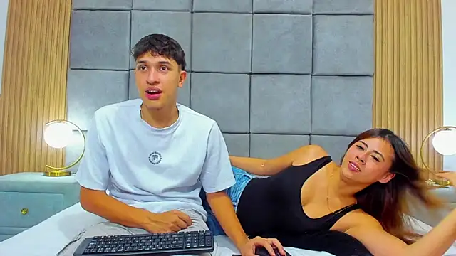 Snapshot of ChanellandMax chatting on 11/12/25, 02:39 ChanellandMax online show from 11/12/25, 02:39