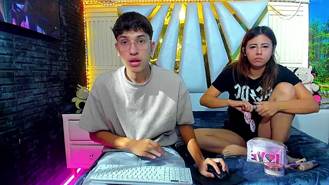 Snapshot of ChanellandMax chatting on 11/23/25, 01:33 ChanellandMax online show from 11/23/25, 01:33