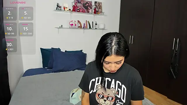 Snapshot of marianaandvalen chatting on 10/03/25, 11:18 marianaandvalen online show from 10/03/25, 11:18