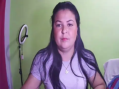 Snapshot of anapaulaa chatting on 11/03/25, 10:53 anapaulaa online show from 11/03/25, 10:53