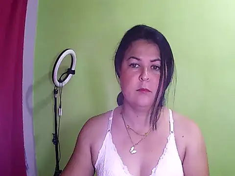 Snapshot of anapaulaa chatting on 11/07/25, 01:05 anapaulaa online show from 11/07/25, 01:05