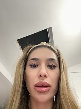 KaseyQuinn  online show from 10/09/25, 06:00