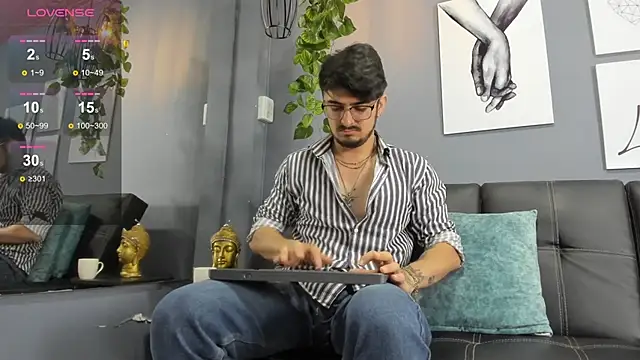 AaronFuentes7 online show from 09/19/25, 05:57