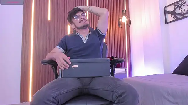 AaronFuentes7 online show from 09/27/25, 07:30
