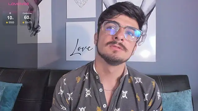 AaronFuentes7 online show from 10/01/25, 12:11