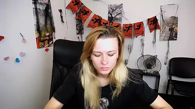 PeppyMia online show from 11/01/25, 02:57