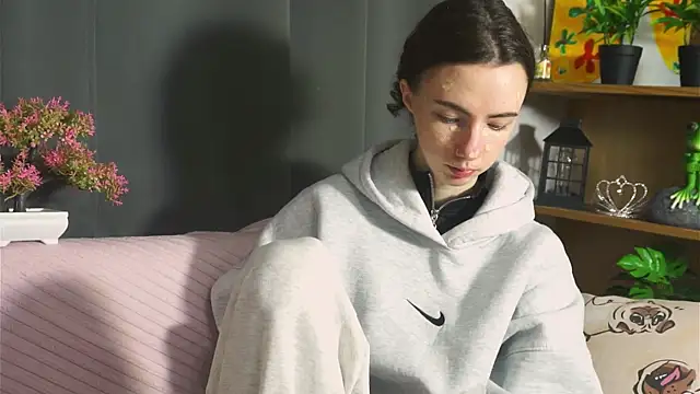 DeneenTurja online show from 09/30/25, 09:36