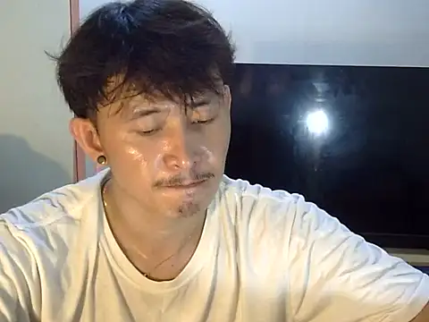 Snapshot of Everyday_Cum chatting on 10/23/25, 01:32 Everyday Cum online show from 10/23/25, 01:32