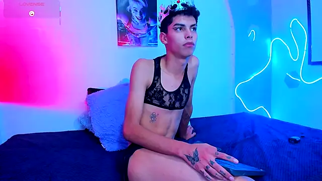 Snapshot of Room_69x chatting on 09/25/25, 04:43 Room 69x online show from 09/25/25, 04:43