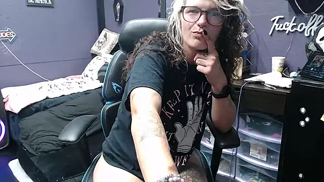 oddywithabody online show from 10/15/25, 06:13