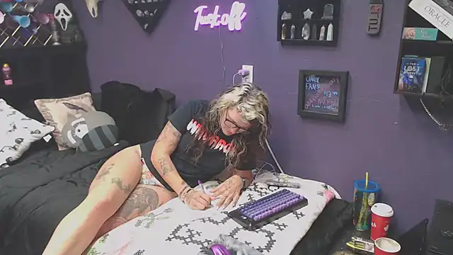 oddywithabody online show from 10/24/25, 05:26