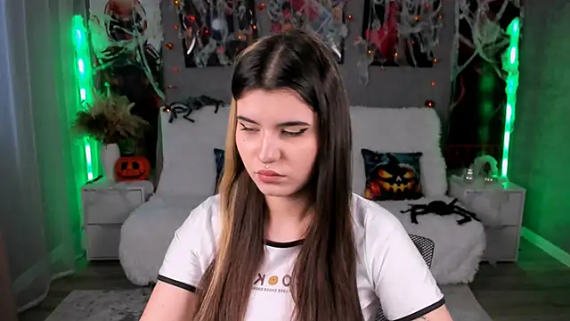 AnoraDark online show from 10/19/25, 12:28