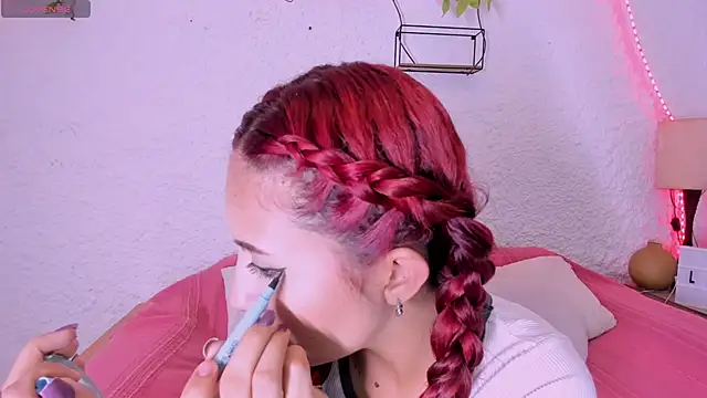 Snapshot of violet_belle_ chatting on 11/18/25, 02:43 violet belle online show from 11/18/25, 02:43