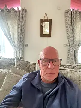 Snapshot of philefc chatting on 10/23/25, 09:41 philefc online show from 10/23/25, 09:41