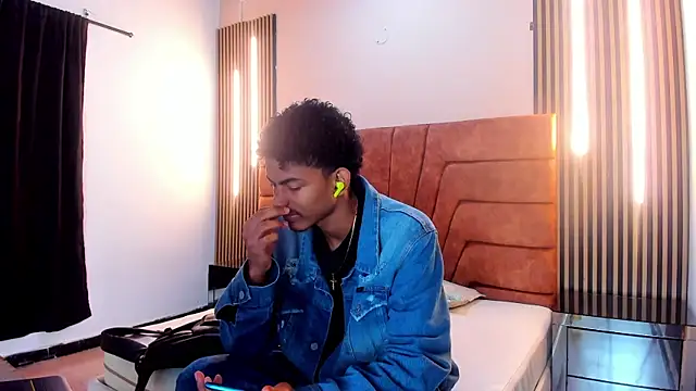 Snapshot of FYKMOR_1 chatting on 10/15/25, 03:50 FYKMOR 1 online show from 10/15/25, 03:50