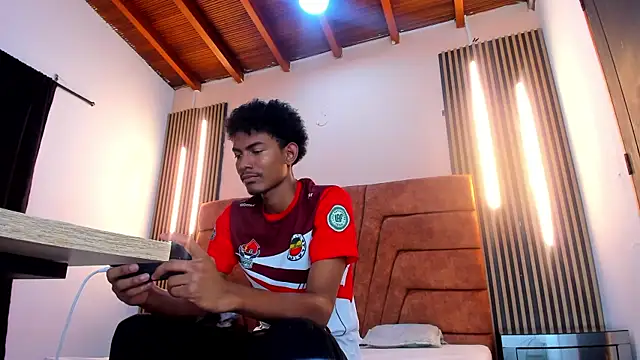 Snapshot of FYKMOR_1 chatting on 10/27/25, 04:27 FYKMOR 1 online show from 10/27/25, 04:27