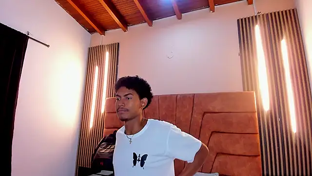 Snapshot of FYKMOR_1 chatting on 10/28/25, 03:54 FYKMOR 1 online show from 10/28/25, 03:54