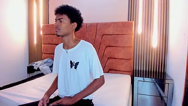 Snapshot of FYKMOR_1 chatting on 10/29/25, 03:53 FYKMOR 1 online show from 10/29/25, 03:53