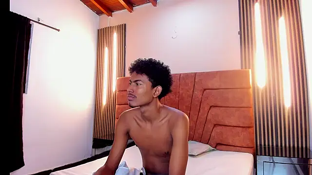 Snapshot of FYKMOR_1 chatting on 11/10/25, 04:00 FYKMOR 1 online show from 11/10/25, 04:00