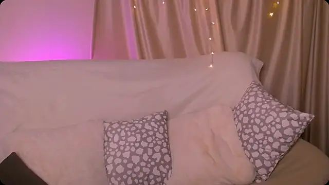 Snapshot of BagiraBella chatting on 11/14/25, 01:10 BagiraBella online show from 11/14/25, 01:10